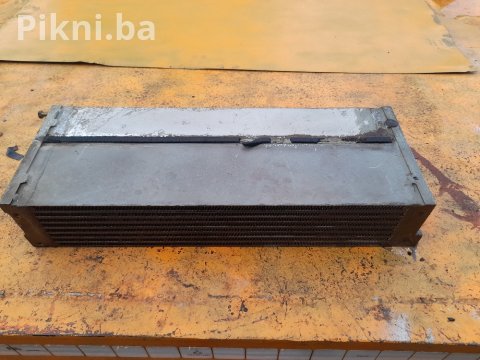 Hladnjak hidrauličnog ulja DEUTZ AKG (65x23x12 cm) / Kao nov 250 KM