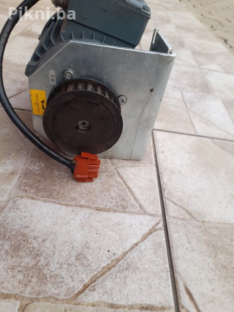 TROFAZNI ELEKTROMOTOR C. BRANDRECHT 0.37 kv / 1380 o/min - 90 KM! 11