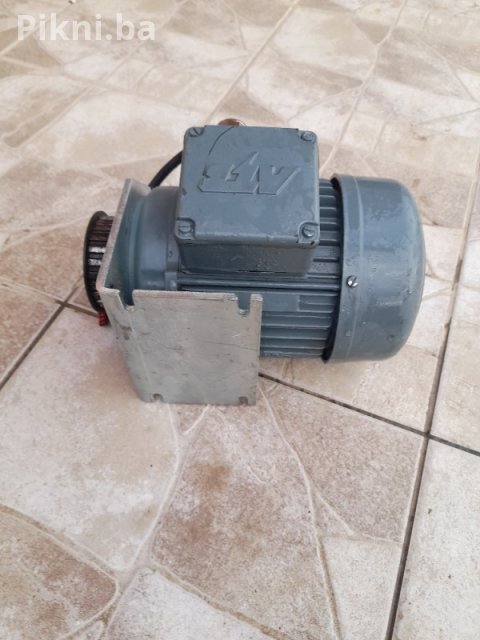 TROFAZNI ELEKTROMOTOR C. BRANDRECHT 0.37 kv / 1380 o/min - 90 KM! 10