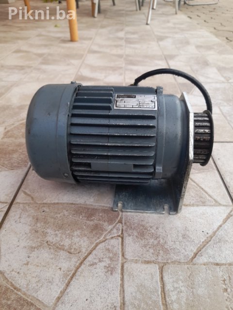 TROFAZNI ELEKTROMOTOR C. BRANDRECHT 0.37 kv / 1380 o/min - 90 KM! 7