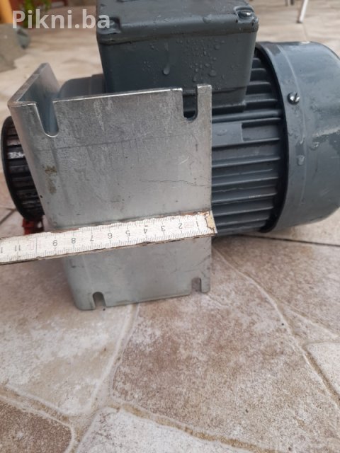 TROFAZNI ELEKTROMOTOR C. BRANDRECHT 0.37 kv / 1380 o/min - 90 KM! 5