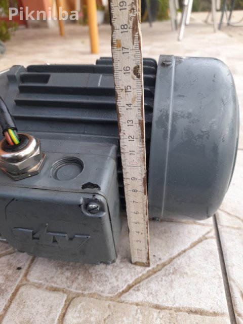 TROFAZNI ELEKTROMOTOR C. BRANDRECHT 0.37 kv / 1380 o/min - 90 KM! 3