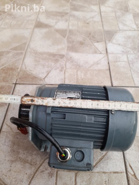TROFAZNI ELEKTROMOTOR C. BRANDRECHT 0.37 kv / 1380 o/min - 90 KM!