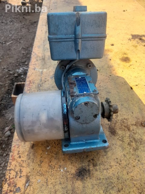 Elektro motor sa puz reduktorom 180w 24 obrtaja 12
