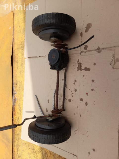 Elektro motor aeg sa puz reduktorom Ima nasebi 3 sklopke I mikro prekidačima Ide levo desno 24obrtaja na reduktoru 22p/380 volti spojen na 380v U super ispravnom stanju Mobilni telefon I viber 066230-139 CJENA BRZE DOSTAVE 8KM