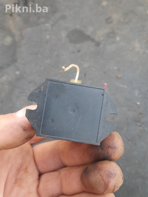 Elektromagnetni Relej JQX-13F (220V/15A) - Ispravan 3