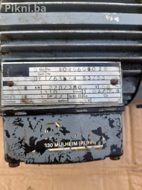 Trofazni ELEKTROMOTOR sa REDUKTOROM (0.18 kW) | Izlaz 65 u min 14