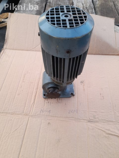 Trofazni ELEKTROMOTOR sa REDUKTOROM (0.18 kW) | Izlaz 65 u min 11