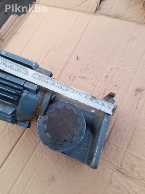 Trofazni ELEKTROMOTOR sa REDUKTOROM (0.18 kW) | Izlaz 65 u min 7