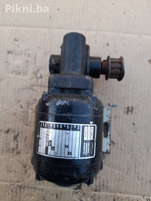 Elektro motor sa reduktorom 110v 1750/29 obrtaja elektromotori