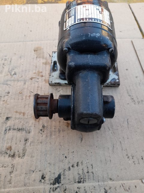 Elektro motor sa reduktorom 110v 1750/29 obrtaja elektromotori 6