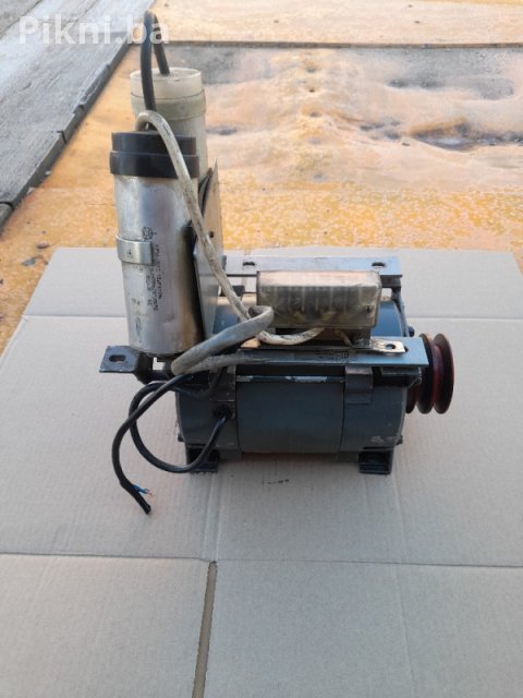 Izuzetan Elektromotor 220v - Jugodent Novi Sad ( kompresor ) 120k