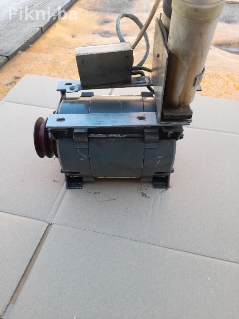 Izuzetan Elektromotor 220v - Jugodent Novi Sad ( kompresor ) 120k 12
