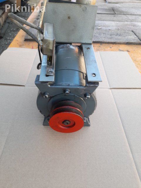 Izuzetan Elektromotor 220v - Jugodent Novi Sad ( kompresor ) 120k 10