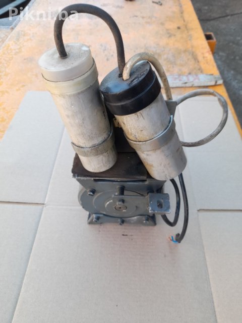 Izuzetan Elektromotor 220v - Jugodent Novi Sad ( kompresor ) 120k 8