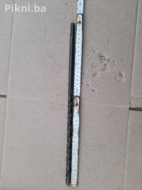 Prodajem izuzetno kvalitetan vodomjer od renomiranog proizvođača INSA / Industrija Satova Zemun (ISZ). Vodomjer je klasične veličine 20 mm (ili 3/4 inča) i pogodan je za ugradnju u sve standardne kućne i industrijske priključke.  Kvalitet izrade: Tijelo od robusnog mesinga (bronza) garantuje dug vijek trajanja i otpornost na koroziju.  Stanje: Iako je vodomjer bio u upotrebi (očitavanje je 7620m3), izvana je u odličnom, očuvanom stanju, što je vidljivo i na slikama.  Upotreba: Idealan za sekund