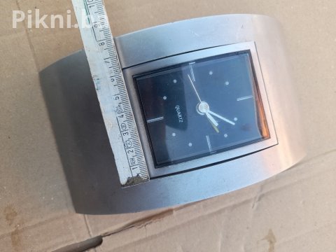 MODERNA STOLNA BUDILICA - PLASTIČNO/SREBRNO KUĆIŠTE STOLNI SAT