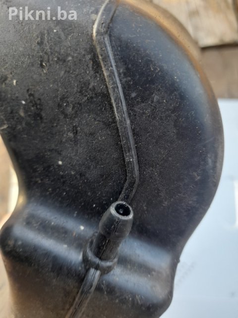Hitna prodaja plastičnog rezervoara od kosačice - samo 20 KM! 5