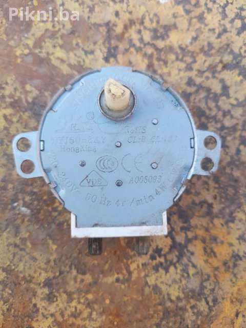 Prodajem elektromotor sa reduktorom - 220V, 4W, 4 obrtaja/min! 3