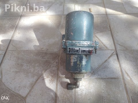 Prodajem motor od brisača 12V - Super ispravan, samo 50KM!  **Opis ** Pozdrav svima! Danas vam predstavljam motor od brisača za traktor, bager ili kombinirku. Ovaj motor radi besprekorno iu odličnom je stanju. Idealno rešenje za sve koji trebaju pouzdan deo za svoju mašinu. Cena je samo 50KM, što je prava prilika! Ne propustite, zovite odmah! Mobilni telefon I viber 066230-139 WhatsApp CJENA BRZE DOSTAVE 11KM