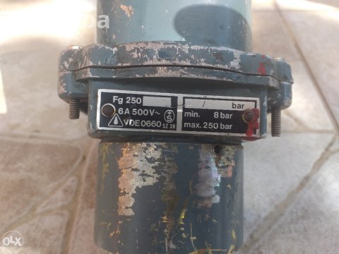 Prodajem motor od brisača 12V - Super ispravan, samo 50KM!  **Opis ** Pozdrav svima! Danas vam predstavljam motor od brisača za traktor, bager ili kombinirku. Ovaj motor radi besprekorno iu odličnom je stanju. Idealno rešenje za sve koji trebaju pouzdan deo za svoju mašinu. Cena je samo 50KM, što je prava prilika! Ne propustite, zovite odmah! Mobilni telefon I viber 066230-139 WhatsApp CJENA BRZE DOSTAVE 11KM 9