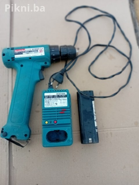 SNIŽENO! Makita 9.6V Aku Bušilica 6096D + Punjač DC9700H (Punjač