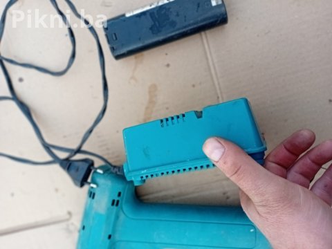 SNIŽENO! Makita 9.6V Aku Bušilica 6096D + Punjač DC9700H (Punjač 6