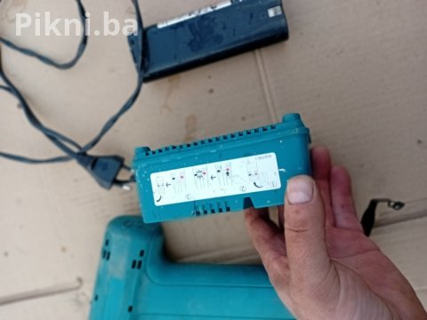 SNIŽENO! Makita 9.6V Aku Bušilica 6096D + Punjač DC9700H (Punjač 5
