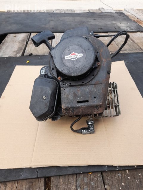 Prodajem motor od kosilice kosilice BRIGGS STRATTON - ispravan!