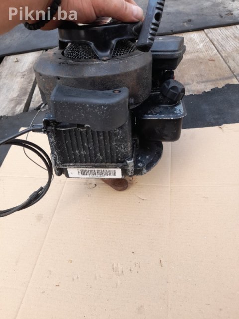 Prodajem motor od kosilice kosilice BRIGGS STRATTON - ispravan! 6