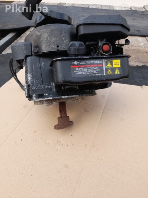 Prodajem motor od kosilice kosilice BRIGGS STRATTON - ispravan! 3