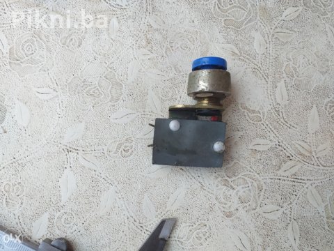 BURGESS Industrijski Krajnji Prekidač / Taster - Ekstra Kvalitet 3