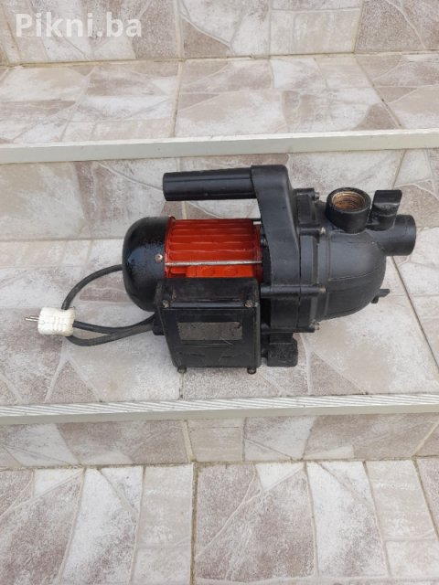 Prodajem prenosnu pumpu za vodu - Savršena za vrt i baštu!