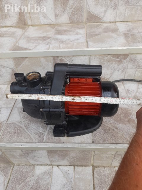 Prodajem prenosnu pumpu za vodu - Savršena za vrt i baštu! 7