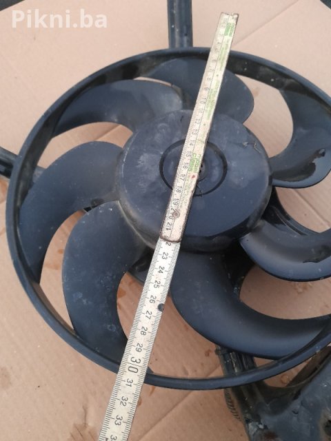 ODMAH ZA PRODAJU: VENTILATOR HLADNJAKA BOSCH (12V) - ISPRAVAN 5