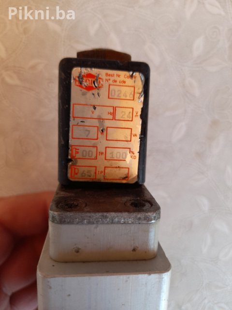 HERION Industrijski Elektromagnetski (Solenoidni) Razvodni Ventil 8