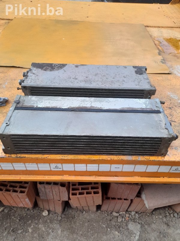 Hladnjak hidrauličnog ulja DEUTZ AKG (65x23x12 cm) / Kao nov 250 KM