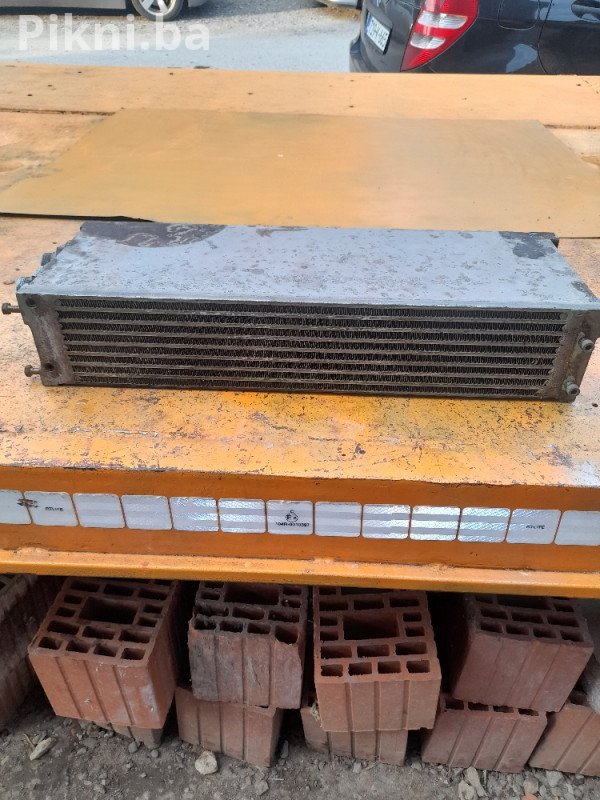 Hladnjak hidrauličnog ulja DEUTZ AKG (65x23x12 cm) / Kao nov 250 KM