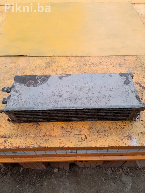 Hladnjak hidrauličnog ulja DEUTZ AKG (65x23x12 cm) / Kao nov 250 KM
