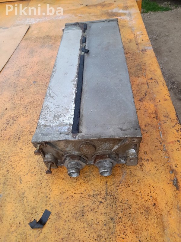 Hladnjak hidrauličnog ulja DEUTZ AKG (65x23x12 cm) / Kao nov 250 KM