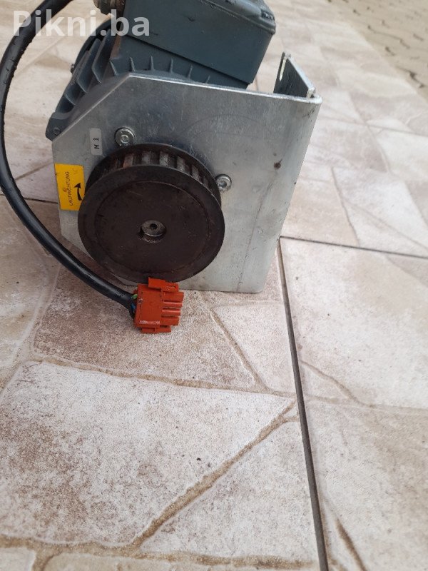 TROFAZNI ELEKTROMOTOR C. BRANDRECHT 0.37 kv / 1380 o/min - 90 KM!