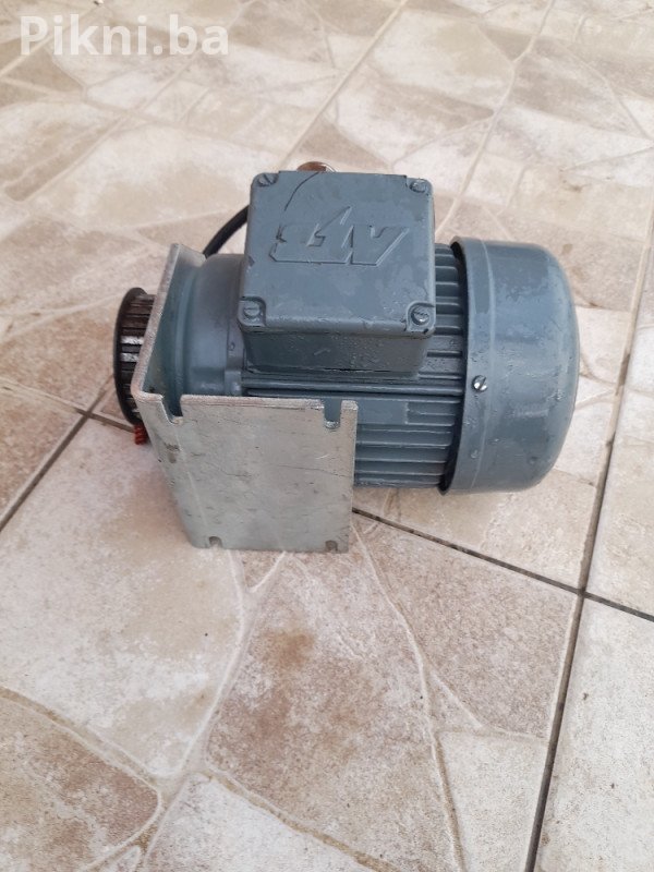 TROFAZNI ELEKTROMOTOR C. BRANDRECHT 0.37 kv / 1380 o/min - 90 KM!