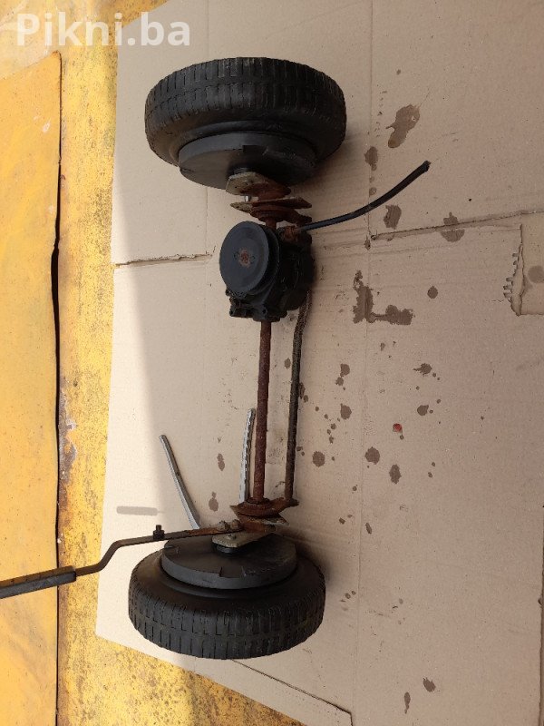 Elektro motor aeg sa puz reduktorom Ima nasebi 3 sklopke I mikro prekidačima Ide levo desno 24obrtaja na reduktoru 22p/380 volti spojen na 380v U super ispravnom stanju Mobilni telefon I viber 066230-139 CJENA BRZE DOSTAVE 8KM