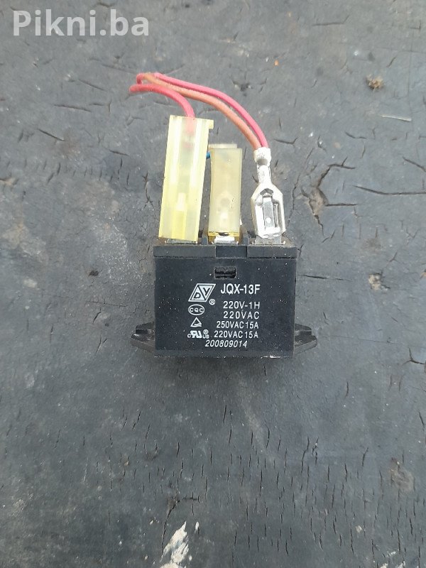 Elektromagnetni Relej JQX-13F (220V/15A) - Ispravan
