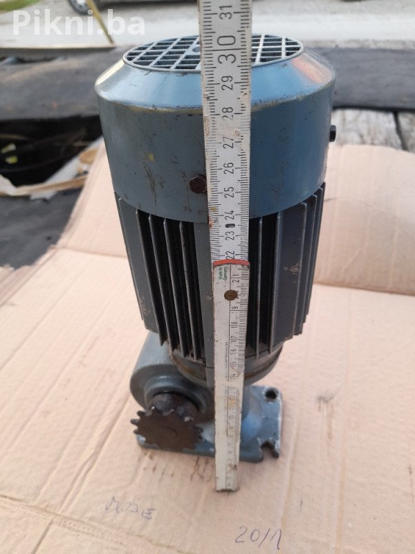 Trofazni ELEKTROMOTOR sa REDUKTOROM (0.18 kW) | Izlaz 65 u min
