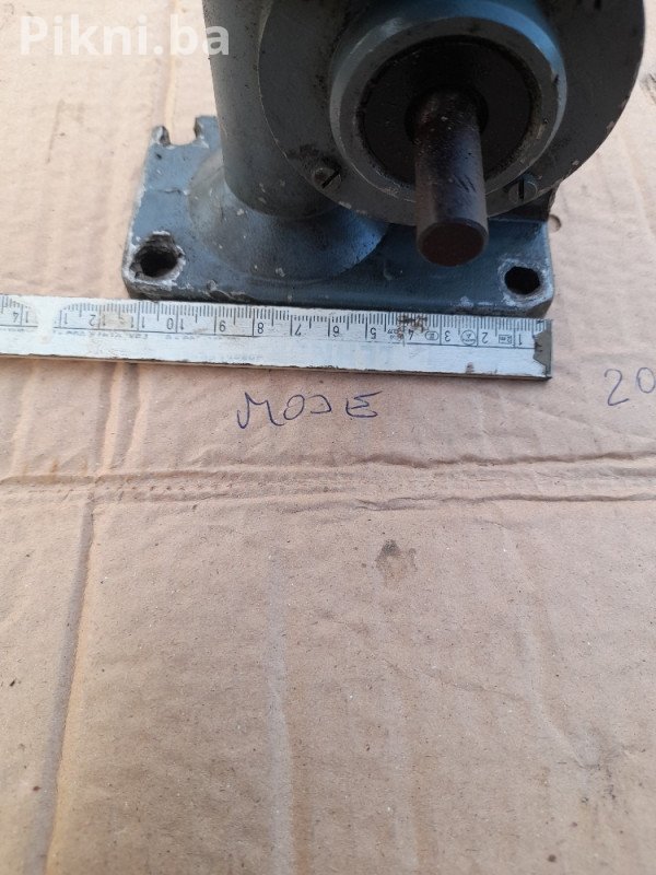 Trofazni ELEKTROMOTOR sa REDUKTOROM (0.18 kW) | Izlaz 65 u min