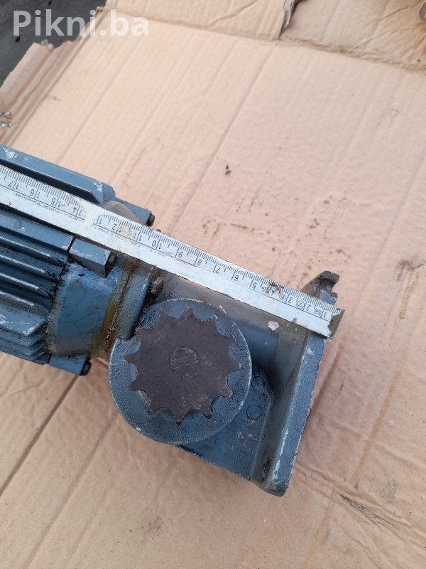 Trofazni ELEKTROMOTOR sa REDUKTOROM (0.18 kW) | Izlaz 65 u min