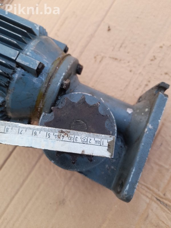Trofazni ELEKTROMOTOR sa REDUKTOROM (0.18 kW) | Izlaz 65 u min