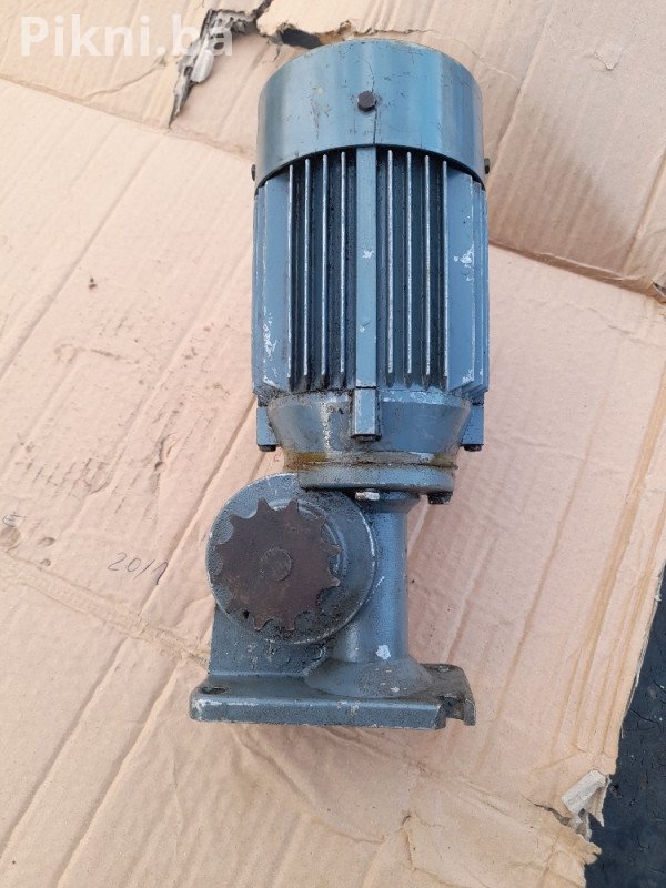 Trofazni ELEKTROMOTOR sa REDUKTOROM (0.18 kW) | Izlaz 65 u min