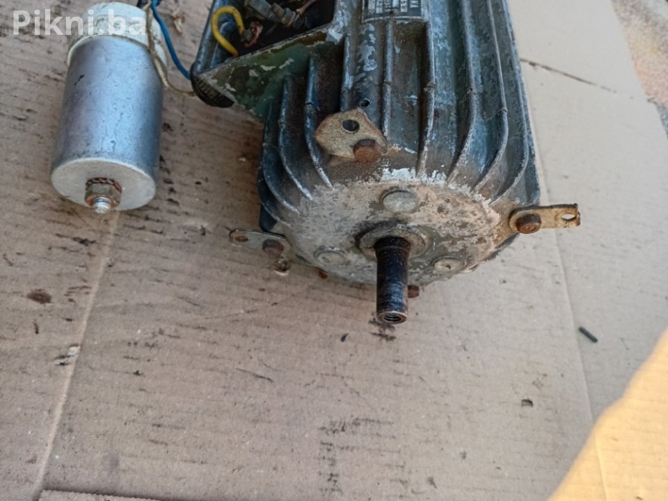 Elektro motor elektrokovina 220v 1320 obrtaja elektromotori